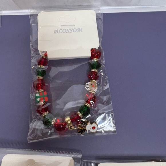Set of two - Beaded Christmas braclets - Picture 8 of 15